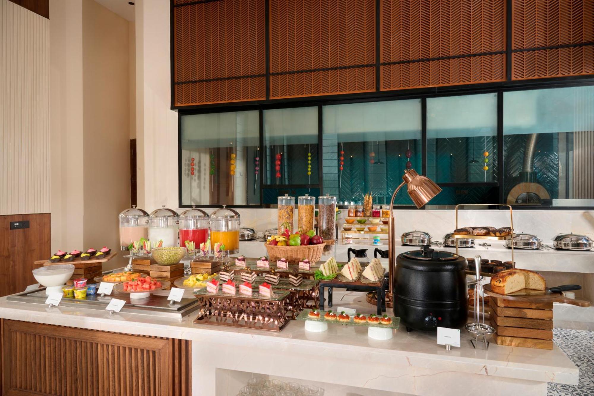 Iris Sarovar Portico Ґурґаон Екстер'єр фото