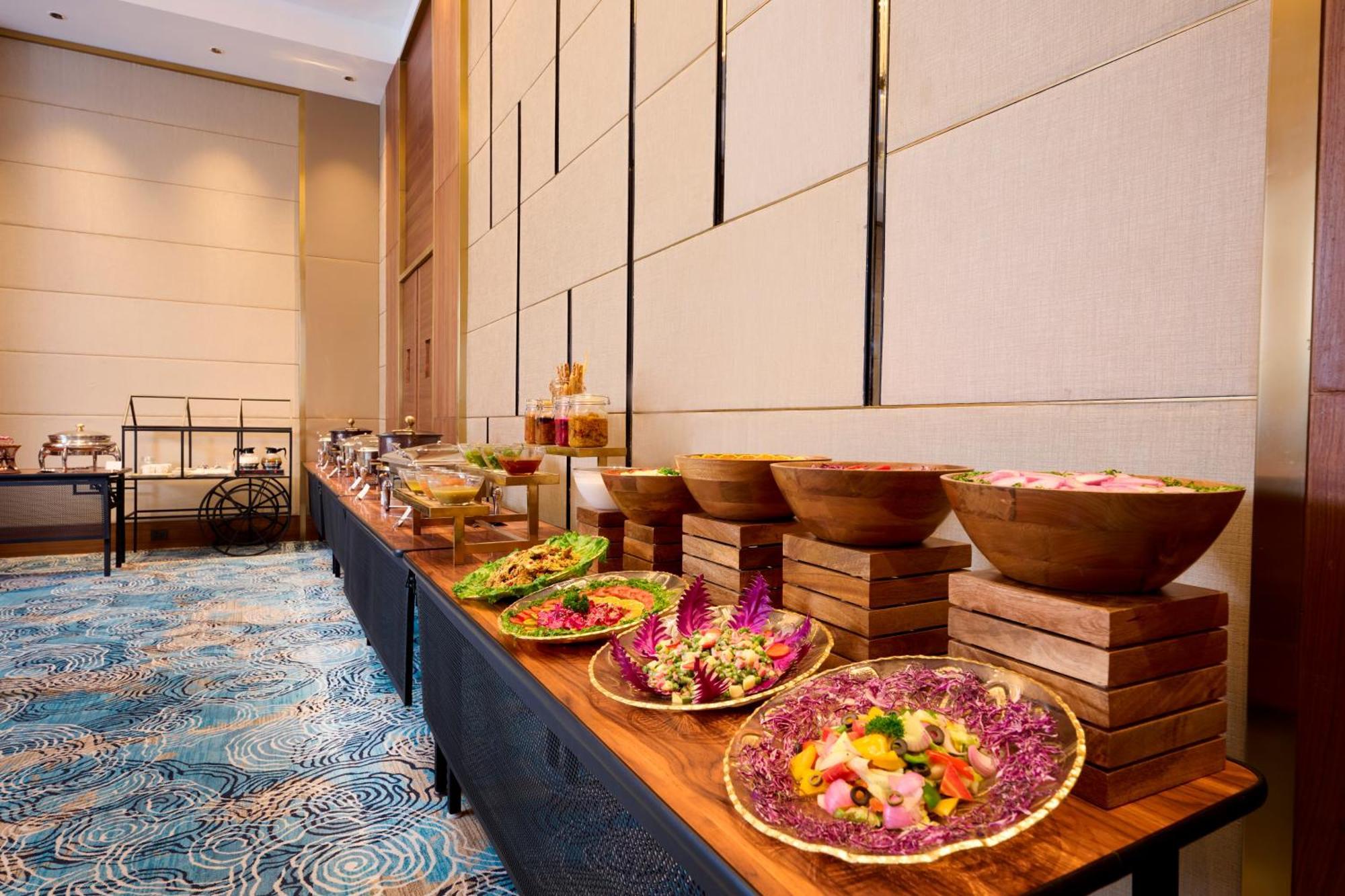 Iris Sarovar Portico Ґурґаон Екстер'єр фото