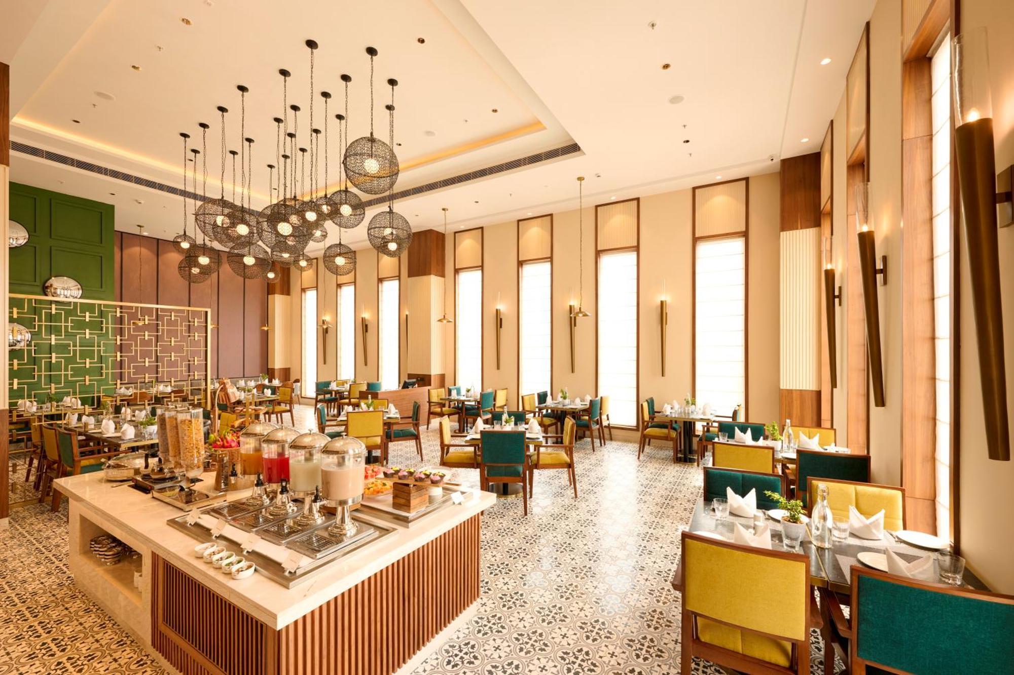 Iris Sarovar Portico Ґурґаон Екстер'єр фото