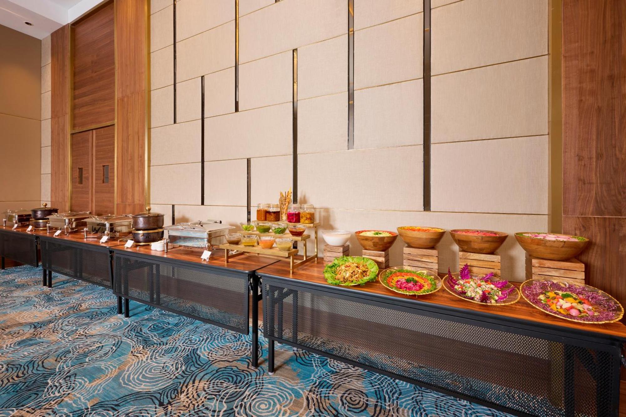 Iris Sarovar Portico Ґурґаон Екстер'єр фото