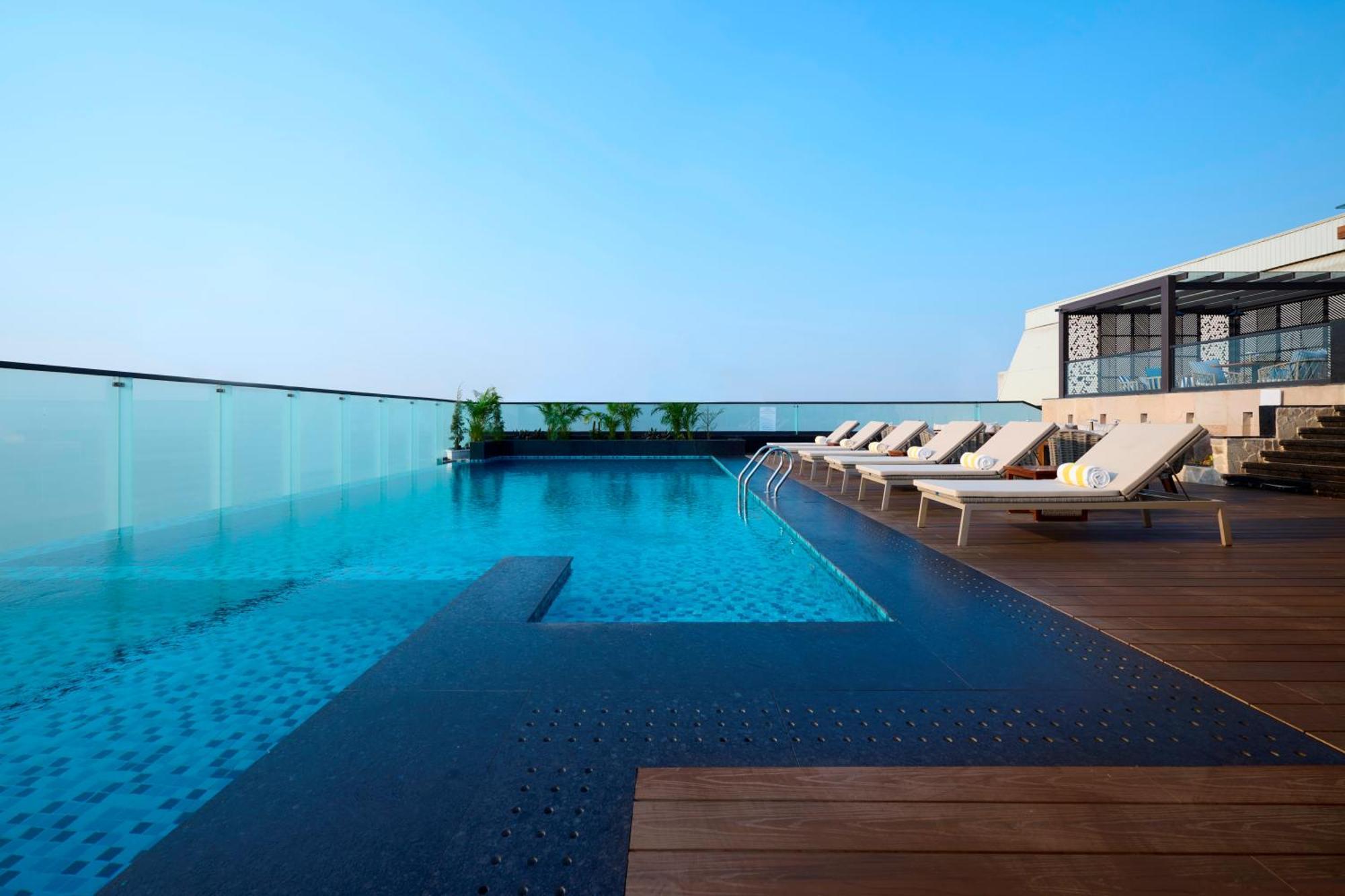 Iris Sarovar Portico Ґурґаон Екстер'єр фото
