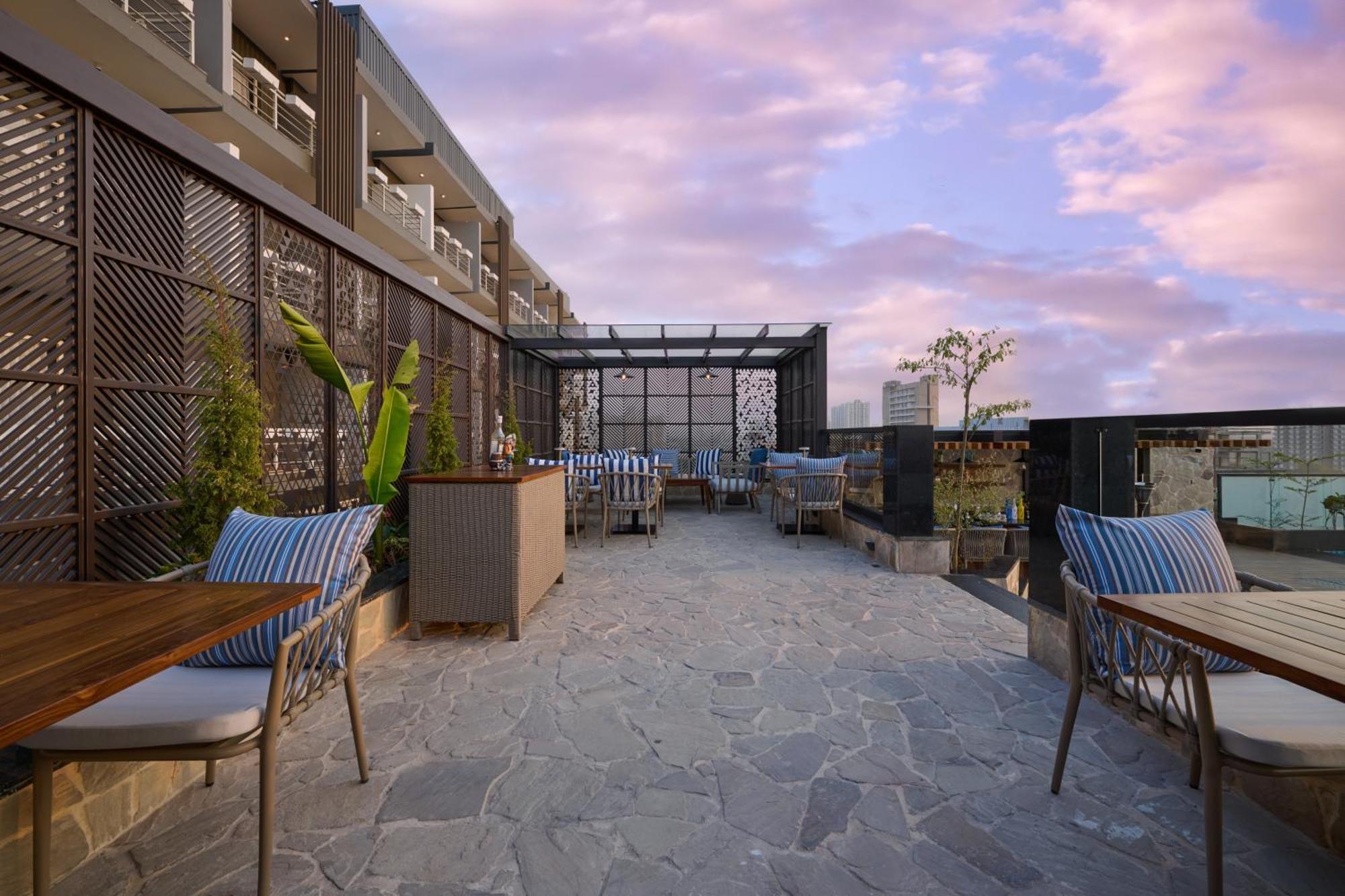 Iris Sarovar Portico Ґурґаон Екстер'єр фото