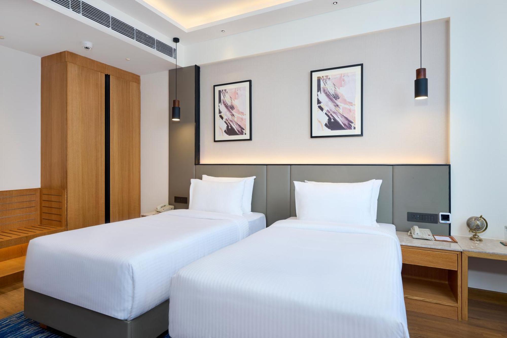Iris Sarovar Portico Ґурґаон Екстер'єр фото