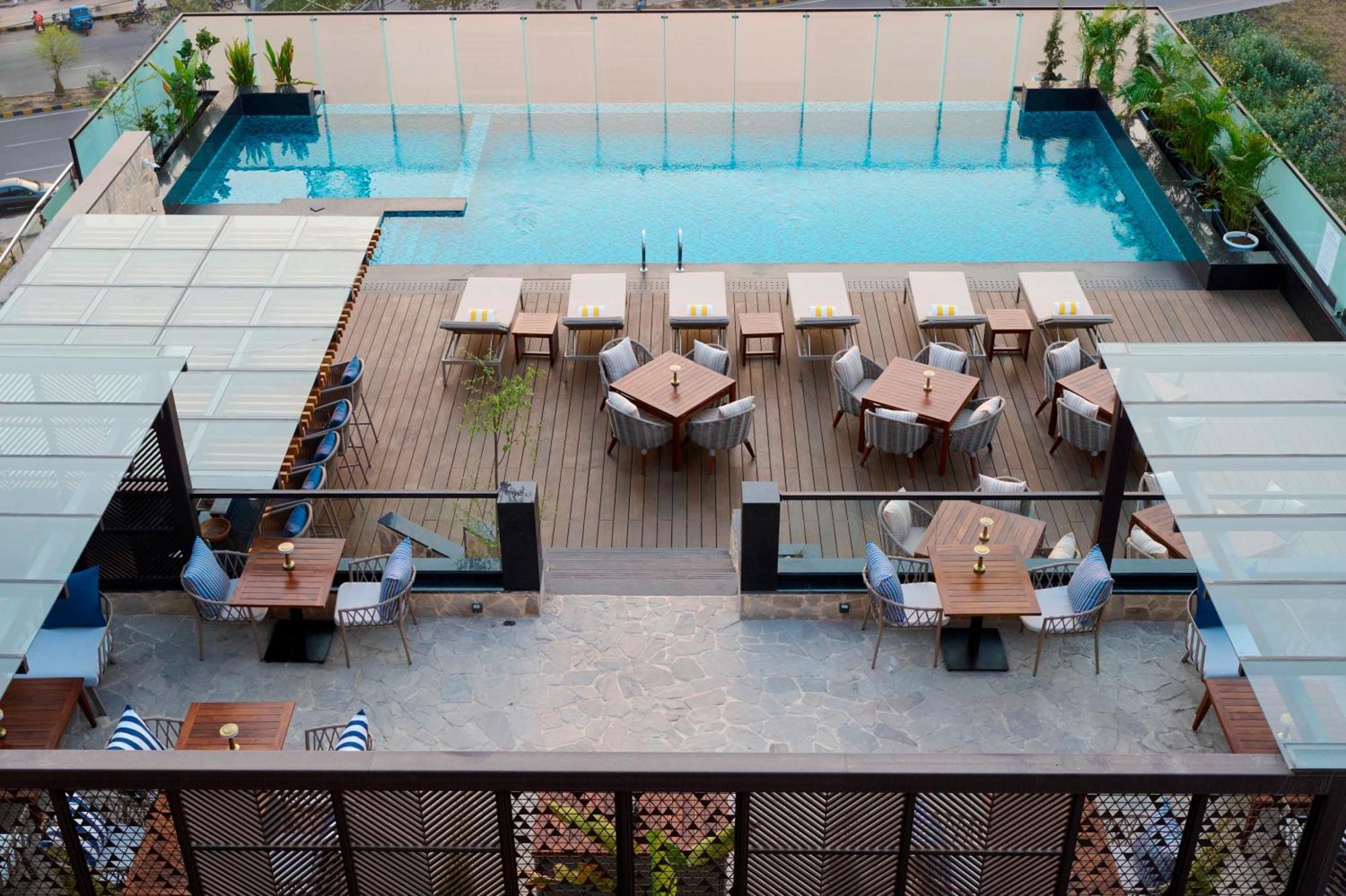 Iris Sarovar Portico Ґурґаон Екстер'єр фото