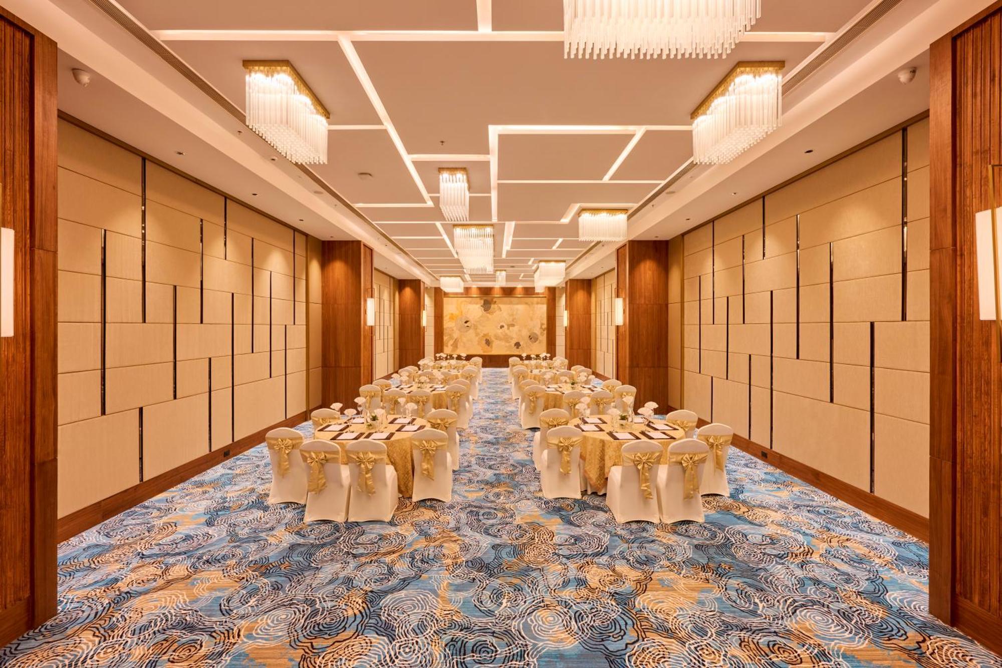 Iris Sarovar Portico Ґурґаон Екстер'єр фото