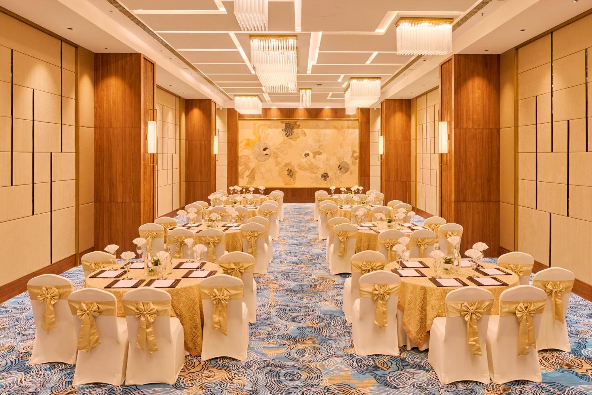 Iris Sarovar Portico Ґурґаон Екстер'єр фото