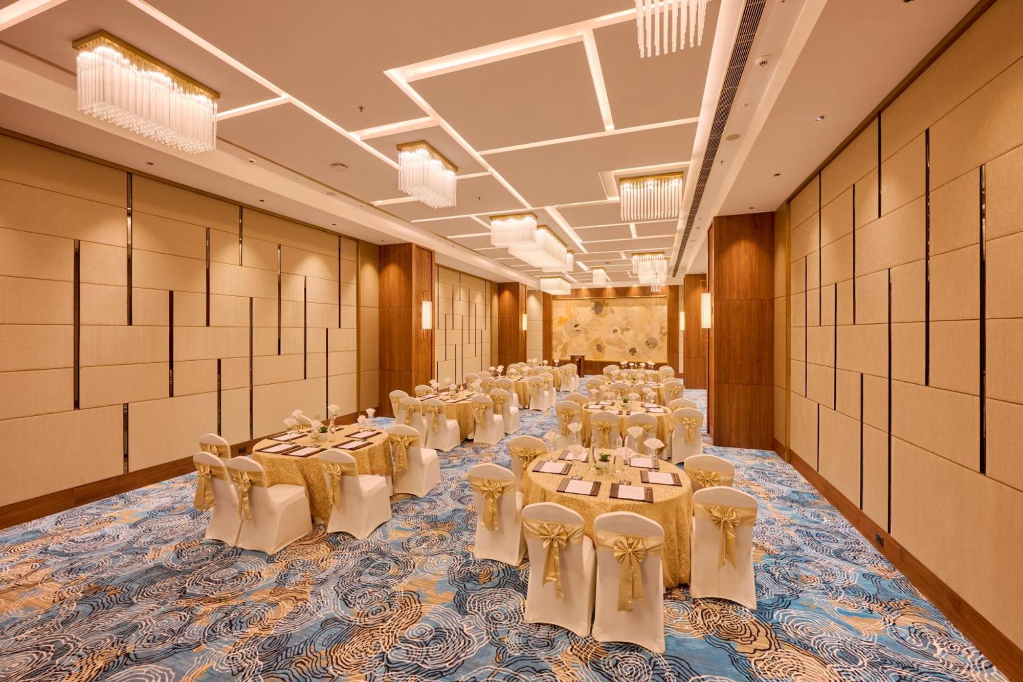 Iris Sarovar Portico Ґурґаон Екстер'єр фото